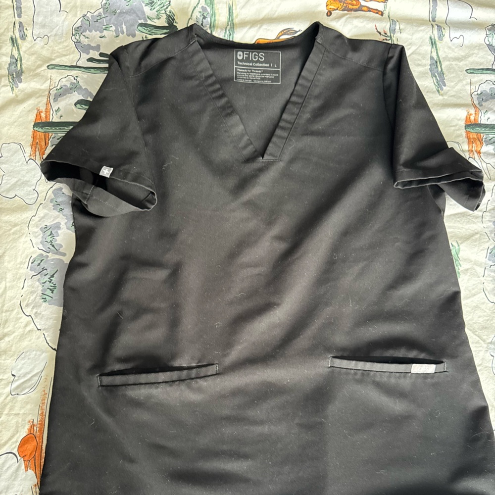 Black Figs L 2 pocket Scrub Top